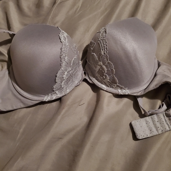 3 VS/pink bras - Picture 3 of 3